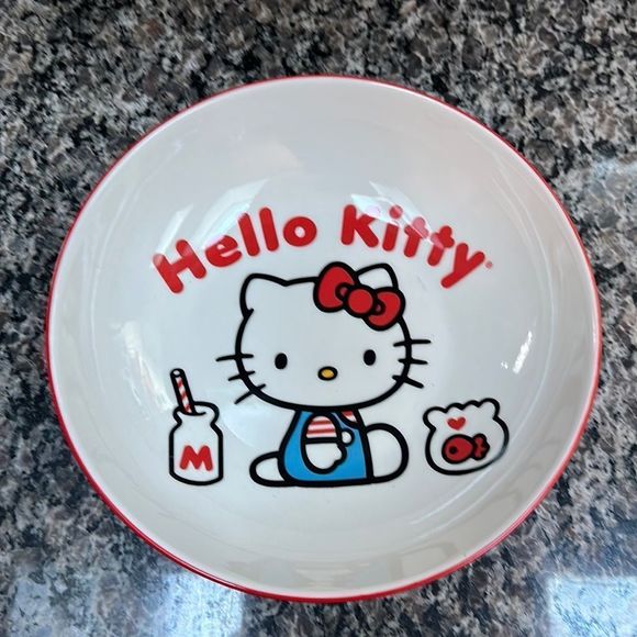 Hello kitty pasta bowl wearing vintage outfit from March 1975 first appe… - Picture 1 of 6
